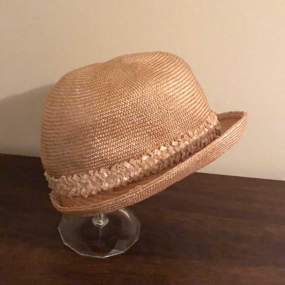Straw hat with trim